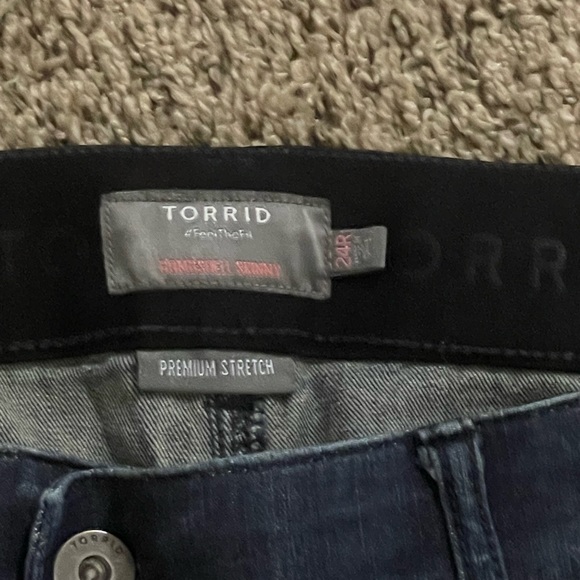 TORRID Bombshell Skinny Premium Stretch Dark Wash Jeans Size 24R - Picture 14 of 16